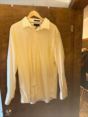 Banana Republic Men's Pale Yellow Microdot Dress Shirt